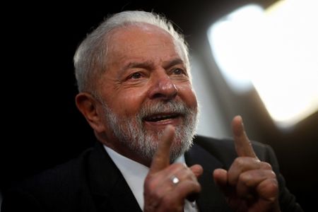 Lula fala em ressurreição e diz que está de volta