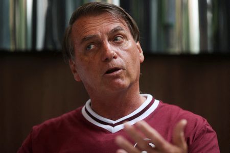 Bolsonaro diz que eleições serão limpas, mas levanta suspeita de