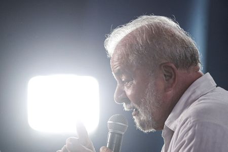 Lula mantém 20 pontos de vantagem sobre Bolsonaro; terceira via